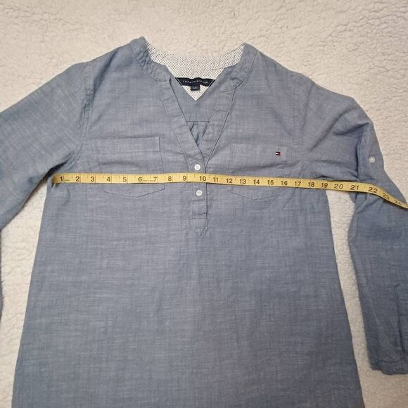 Tommy Hilfiger Blue Chambray Half Button Tab Sleeve Top Womens Size L - Picture 6 of 7